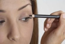 چگونه با مداد خط چشم بکشیم؟