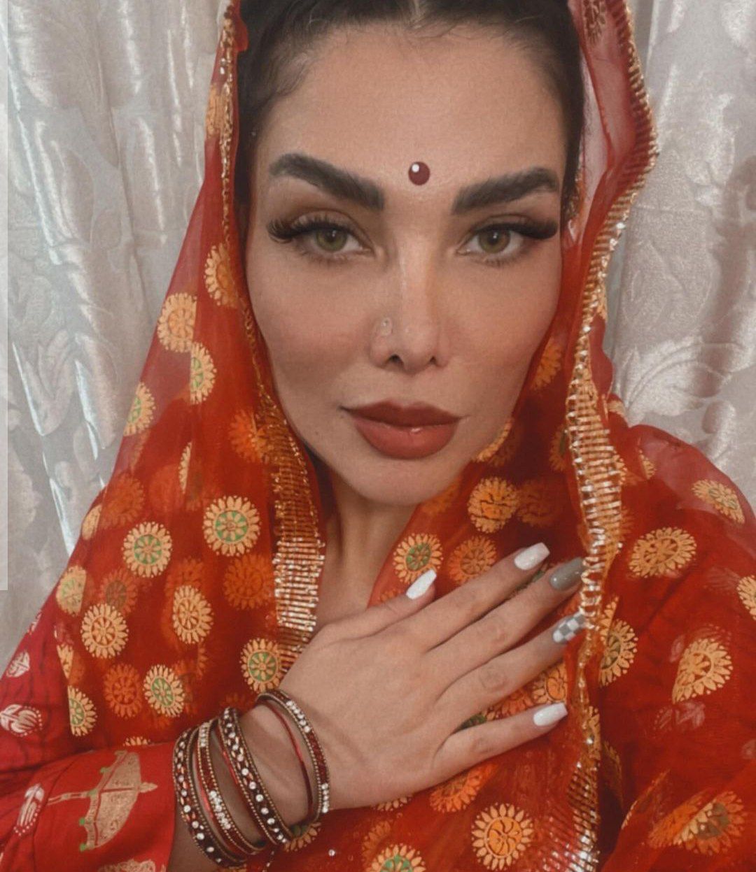 همسر مهران غفوریان با لباس هندی سوژه شد / ظاهر عجیب خانم بلاگر + عکس