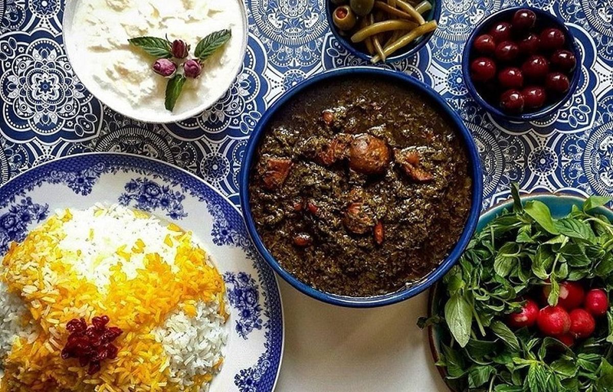 روش تهیه خورش قورمه سبزی با گوشت قلقلی