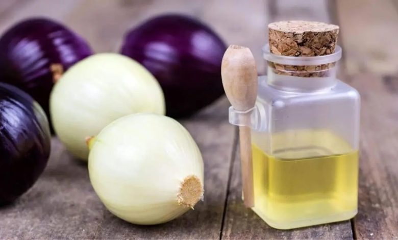 برای از میان بردن جوش و لک های پوستی آب پیاز معجره میکند