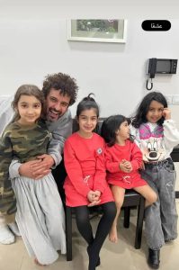 عکس جنجالی مجتبی پیر زاده به همراه دخترش+تصویر