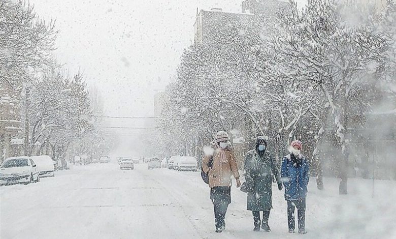 بارش عجیب آکاسیف به جای برف در آسمان مشهد +فیلم