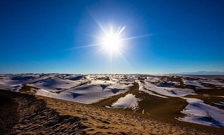 پدیده بارش برف در کویر مرنجاب ایران +فیلم