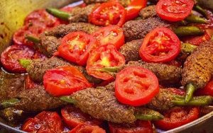 طرز تهیه کباب بادمجان با گوشت چرخ‌کرده: یک غذای لذیذ برای هر مناسبتی!