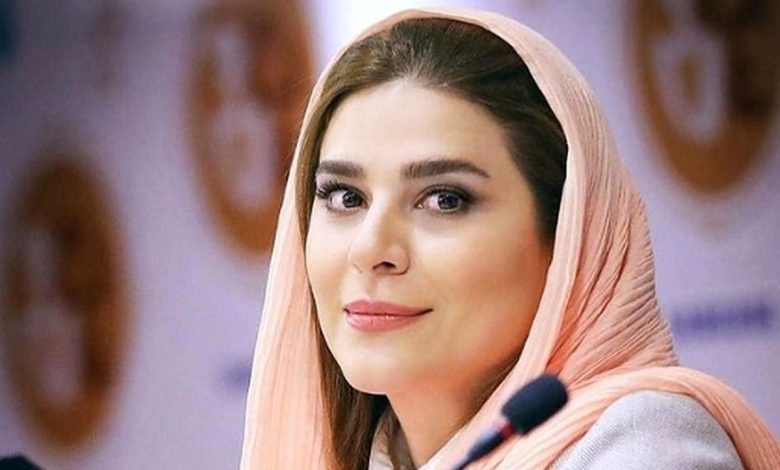 محسن کیایی و سحر دولتشاهی در کنار عوامل سریال هزار و یک شب + عکس