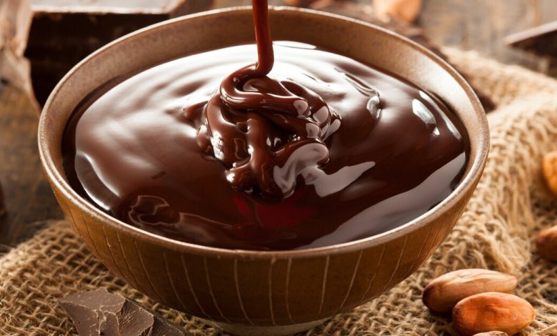 روش تهیه سس شکلاتی، کاور عالی برای کیک ها و دسرها