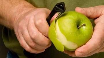 چه زمانی میوه بخوریم تا فایده داشته باشد؟