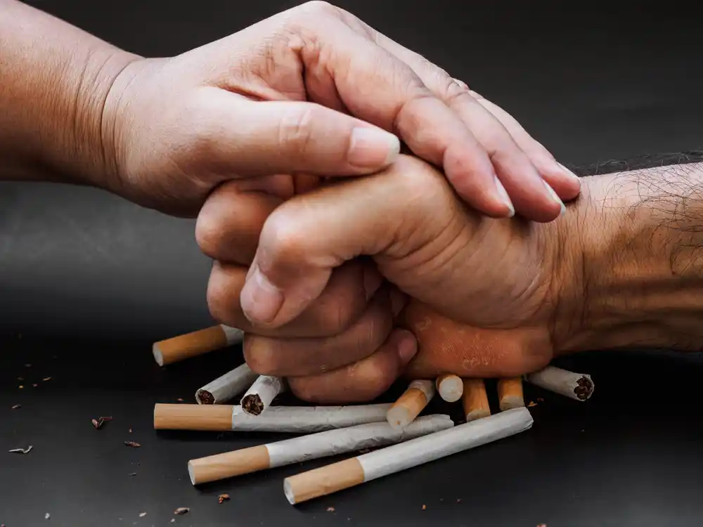 چرا بعضی افراد به سختی می‌توانند سیگار را ترک کنند؟