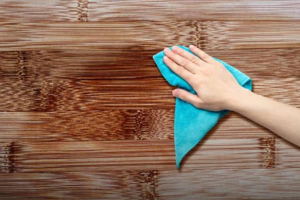 لکههای مختلف چوب و نحوه تمیز کردن آنها چیست؟