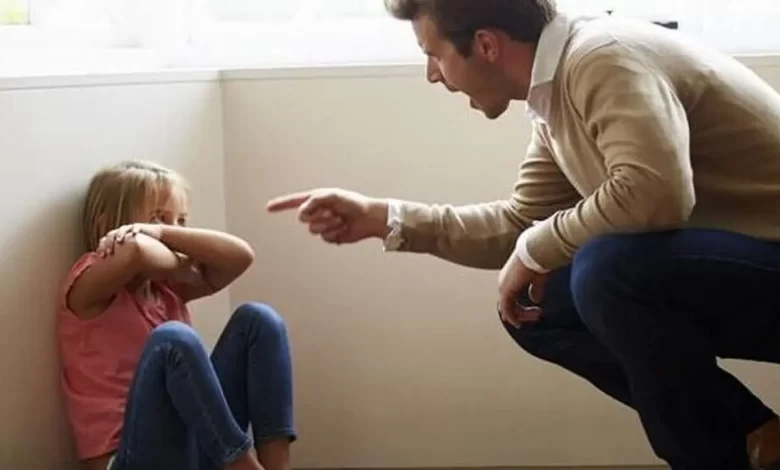 شوک علمی؛ حرفهای خشن والدین مثل ضربهی مغزی عمل میکند!