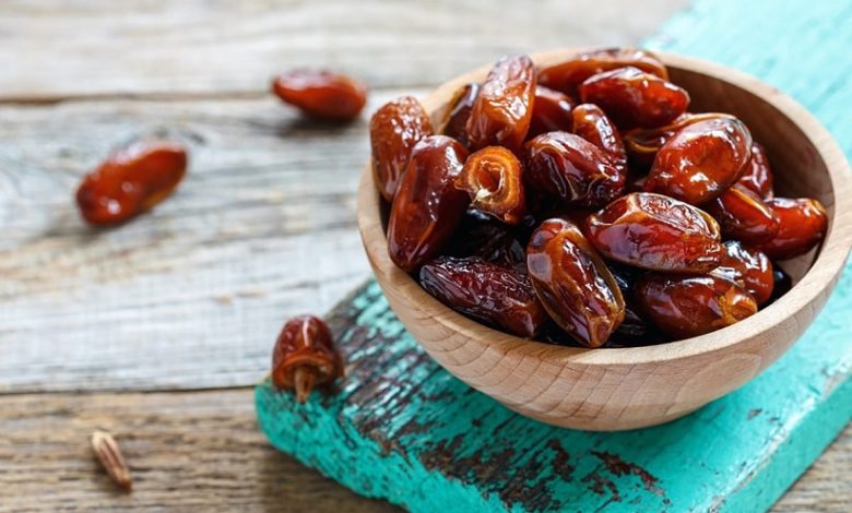 خرما، ابرخوراکی طبیعی با خواص بینظیر برای سلامت، از تنظیم قند خون تا تقویت قلب و مغز نقش کلیدی ایفا میکند.