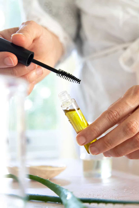 بهترین روغن های گیاهی برای رشد ابرو + روش استفاده