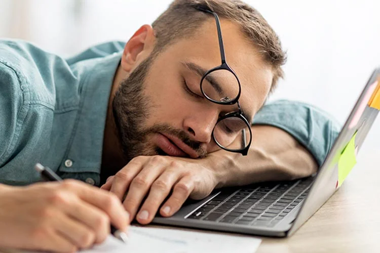 چگونه از خواب آلودگی صبحگاهی پیشگیری کنیم؟