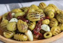 این ایده به شما کمک میکند سرو زیتون را مخصوص خودتان کنید و از آن لذت ببرید.