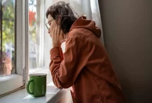 لذت نرفتن: چرا کنسل شدن قرارها برای ما آرامش‌بخش است؟