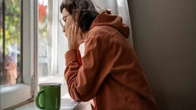 لذت نرفتن: چرا کنسل شدن قرارها برای ما آرامش‌بخش است؟