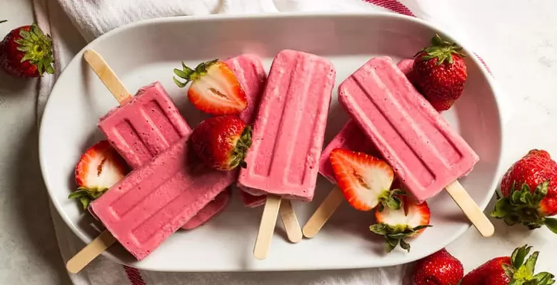 طرز تهیه خوشمزه ترین بستنی یخی توت فرنگی + فیلم