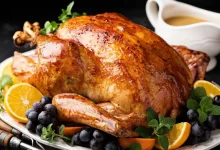 راز یک مرغ خوش‌طعم و لطیف در جزئیات پخت و مرینت آن نهفته است. با رعایت چند نکته‌ی ساده، می‌توانید مرغی بی‌نظیر و آبدار آماده کنید