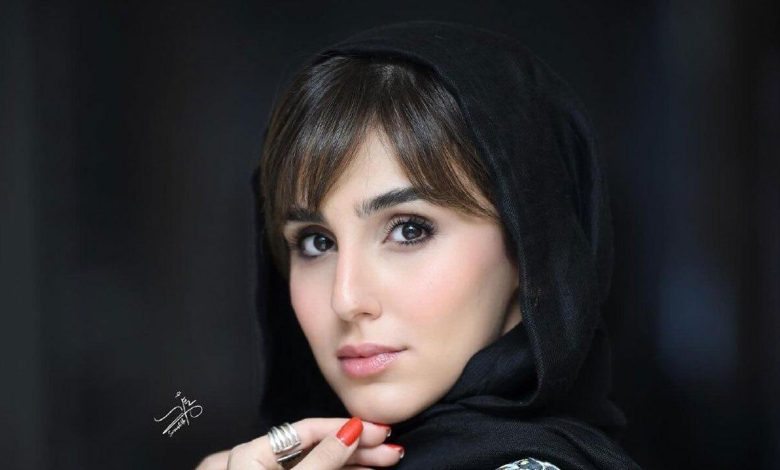 ژست های خاص نگار نیکدل در یک خانه ی متروکه و قدیمی