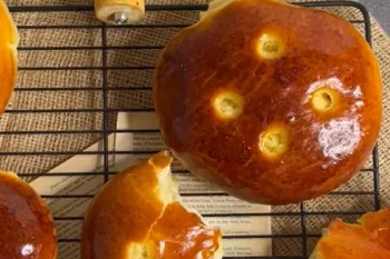 این طرز تهیه نان مخصوص روزهایی است که نانوایی های تعطیل هستند و شما هوس یک نان خوشمزه کردید.
