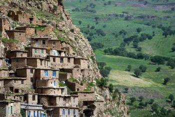 سفر به اورامان تخت؛ جادوی طبیعت و معماری در قلب کردستان