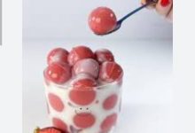 طرز تهیه پودینگ هیجان انگیز توپی با طعم توت فرنگی+فیلم