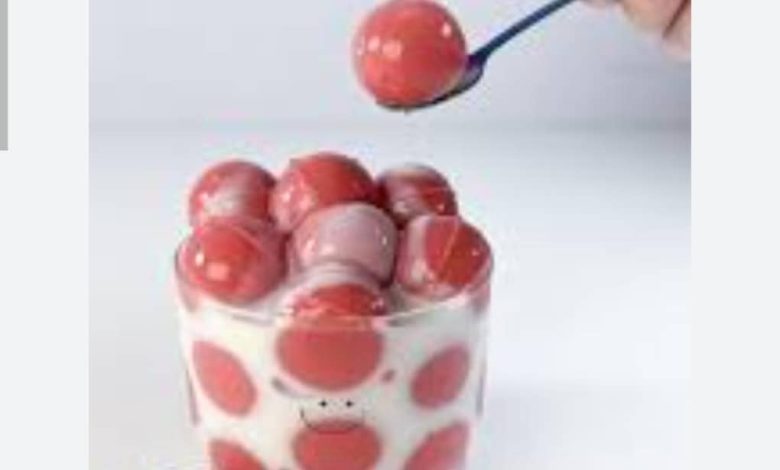 طرز تهیه پودینگ هیجان انگیز توپی با طعم توت فرنگی+فیلم