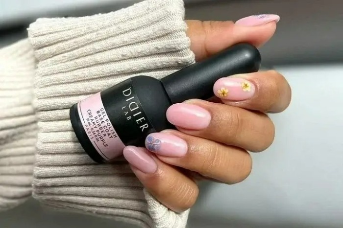 رابر ژل ناخن چیست و چطور استفاده میشه؟