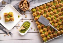 ترفندهایی برای جلوگیری از خمیر شدن باقلواهای خانگی