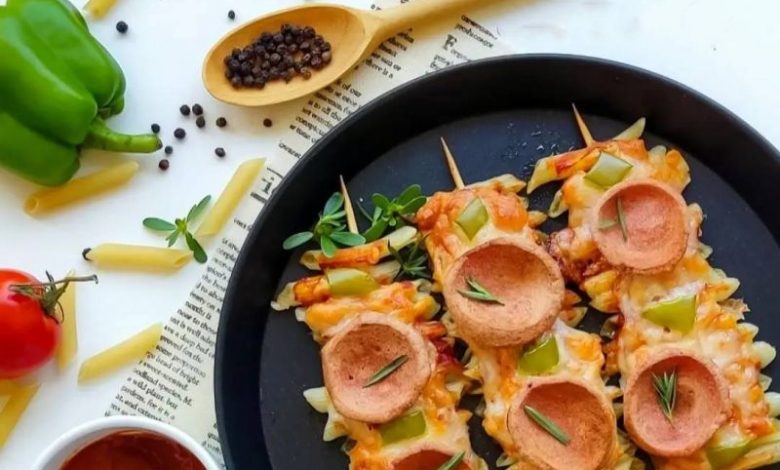 طرز تهیه پیتزا ماکارونی فرمی با سوسیس آسان و مجلسی با فر