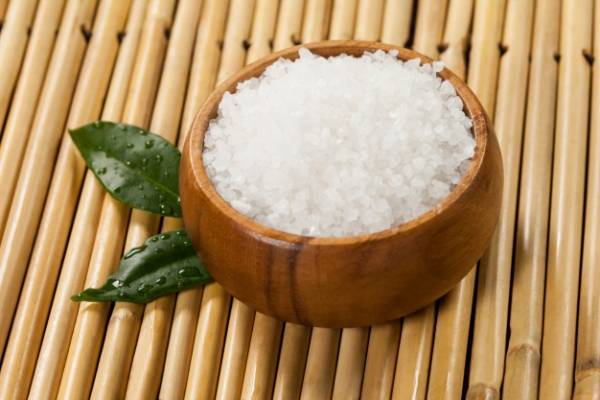 چرا نباید نمک دریا بخوریم؟