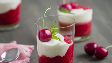 پودینگ با سس آلبالو