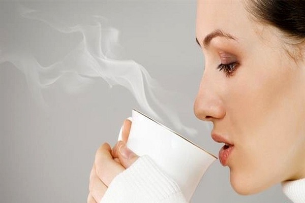 چرا متخصصان توصیه می کنند صبح ناشتا آب گرم بنوشیم؟ چرا متخصصان توصیه می کنند صبح ناشتا آب گرم بنوشیم؟