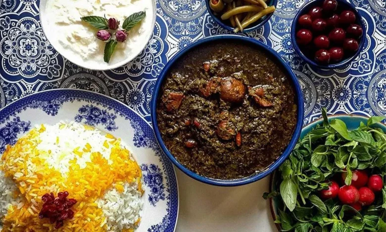 طرز تهیه قرمه سبزی با سبزی خشک در زودپز؛ سریع، خوشمزه و جاافتاده