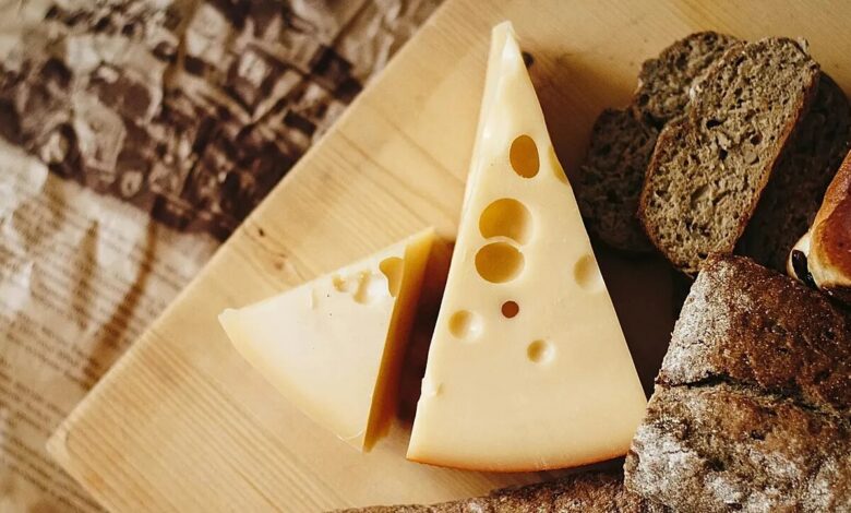 آیا مصرف پنیر و خامه پرچرب خطر دارد؟