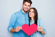 زوج متأهل در حال گفت‌وگوی صمیمانه درباره رابطه و زندگی مشترک